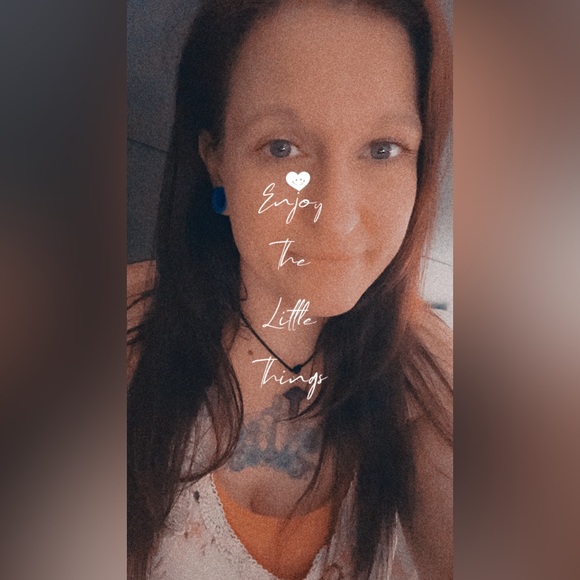 Meet your Posher, Danielle - Picture 2 of 5